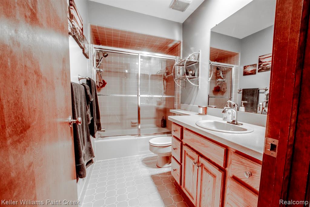 939 Biggers Court, Rochester Hills, MI 48309 — Photo 17
