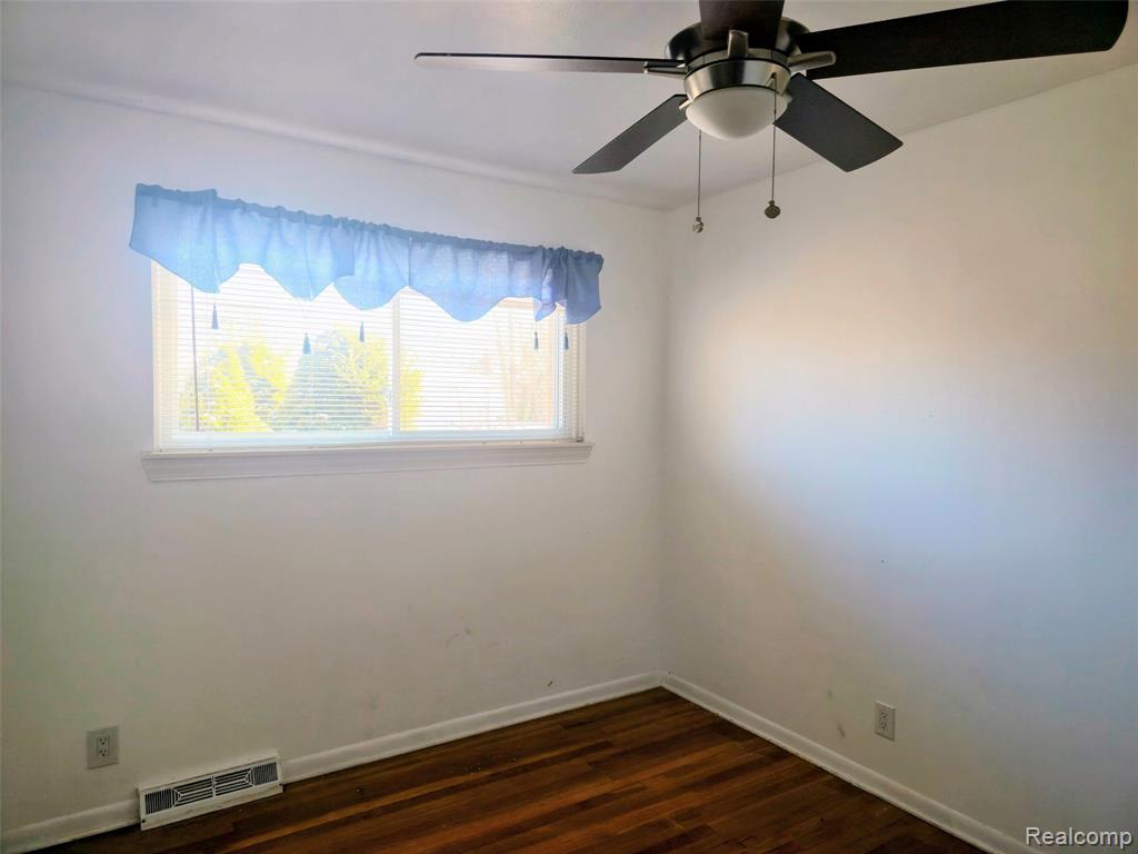 27432 Bristol Drive, Warren, MI 48092 — Photo 10