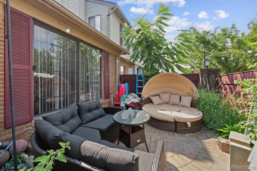 38819 Country Circle, Farmington Hills, MI 48331 — Photo 22