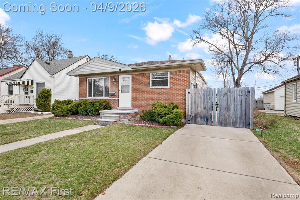 23036 COUZENS Avenue, Hazel Park, MI 48030 — Photo 2