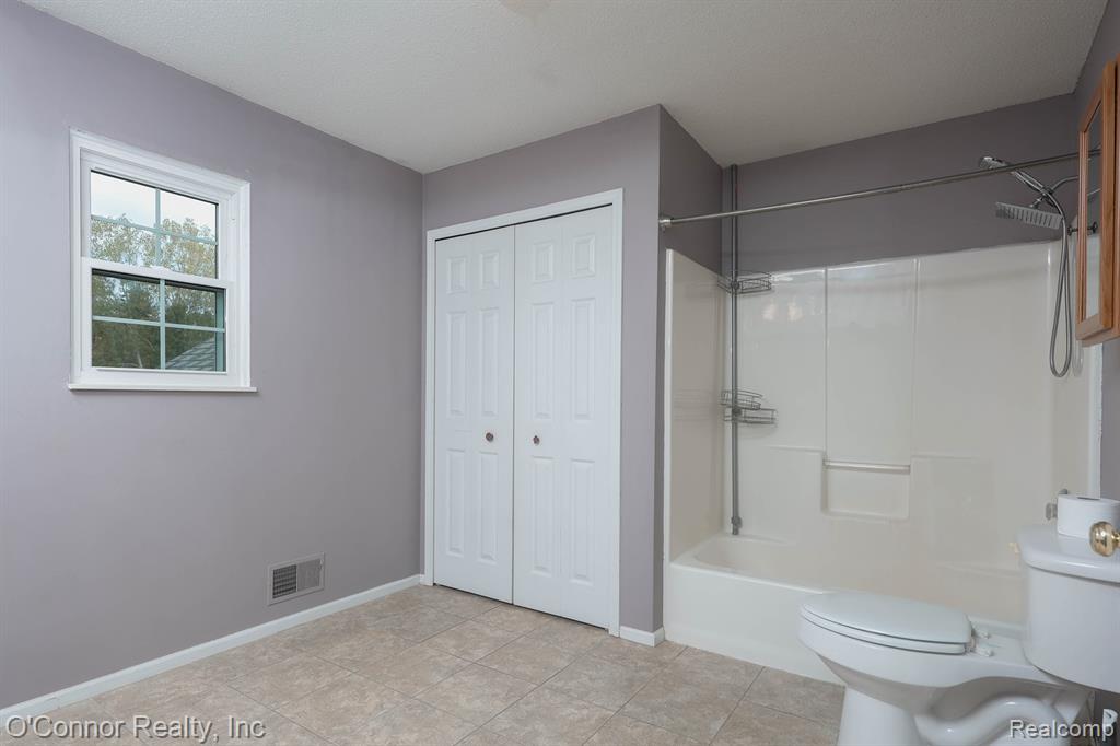 955 Covington, Marysville, MI 48040 — Photo 17