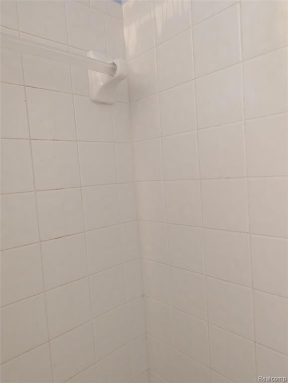 9327 Eastwind Drive, Livonia, MI 48150 — Photo 35