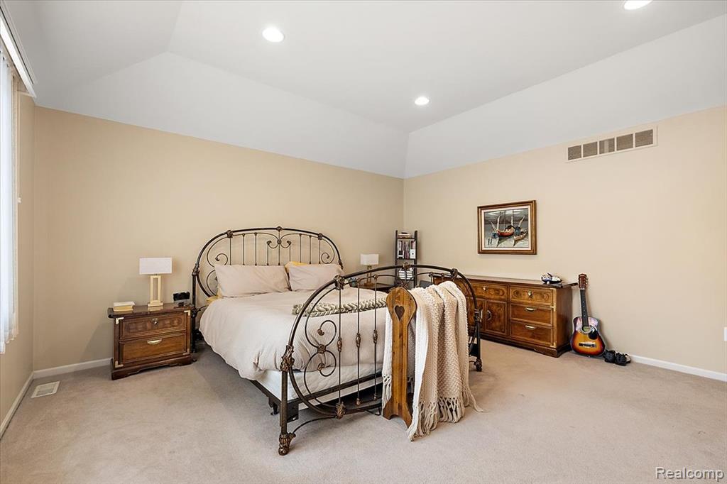 7108 Branford Court, West Bloomfield, MI — Photo 35