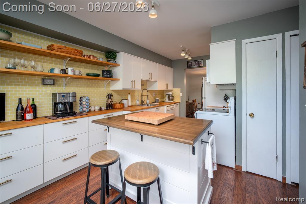 42174 Roscommon Street, Northville, MI 48167 — Photo 8
