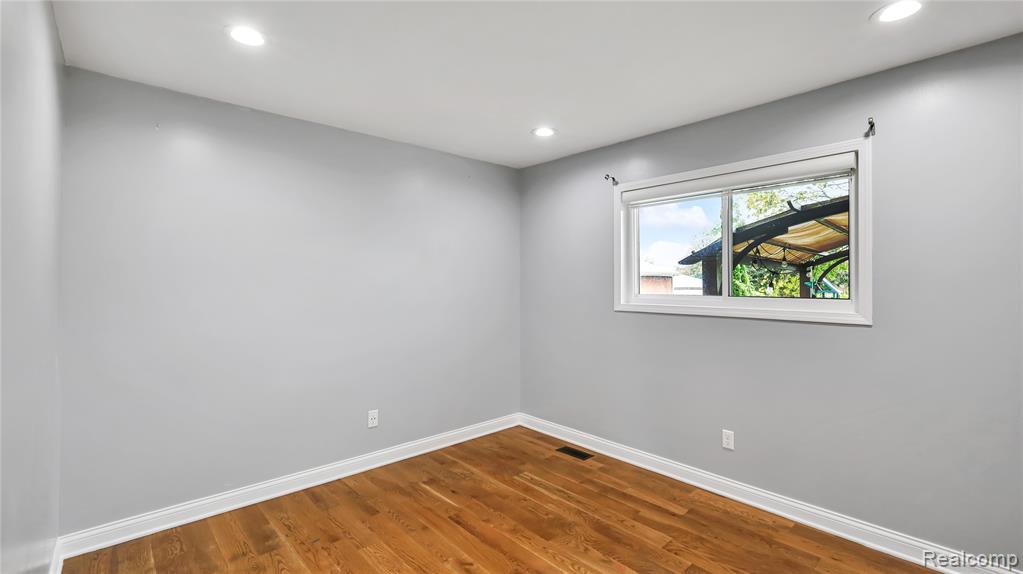40444 Harmon Drive, Sterling Heights, MI 48310 — Photo 9