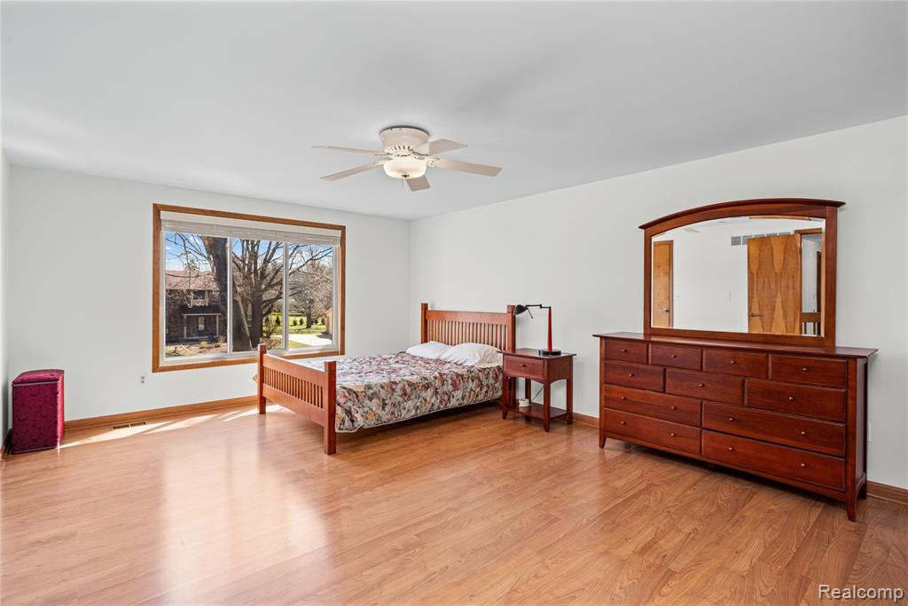 28867 Appleblossom Lane, Farmington, MI 48331 — Photo 17