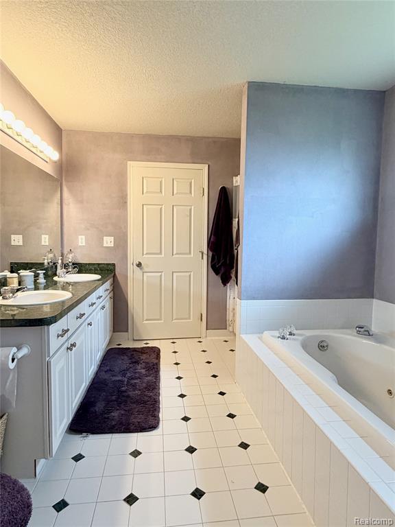 23601 Oakleigh Avenue, Woodhaven, MI 48183 — Photo 21