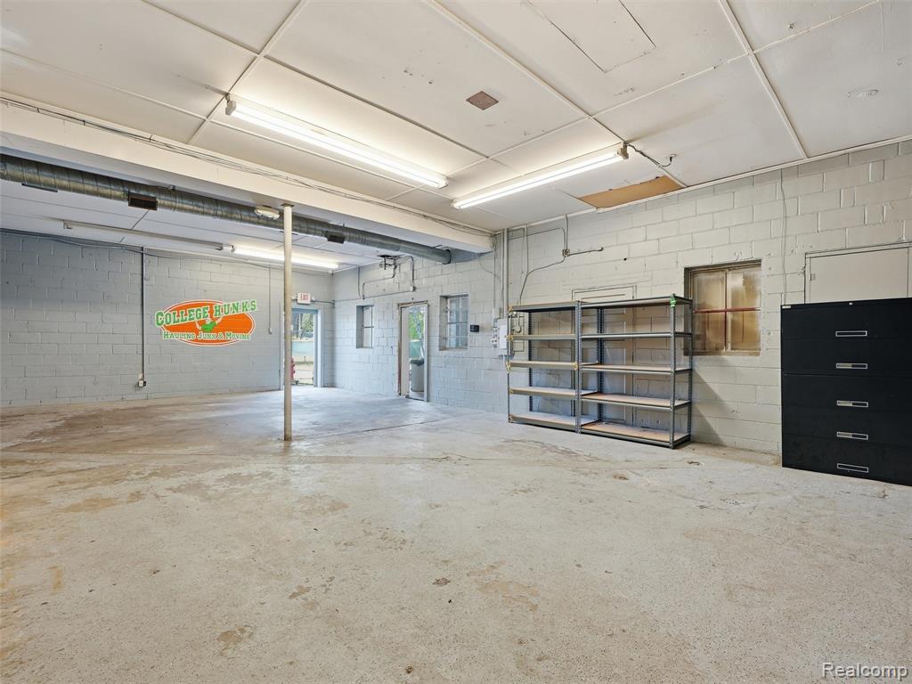 832 W 11 Mile Road, Madison Heights, MI 48071 — Photo 31
