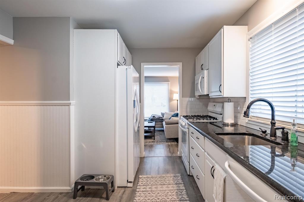 715 N DORCHESTER Avenue, Royal Oak, MI 48067 — Photo 13