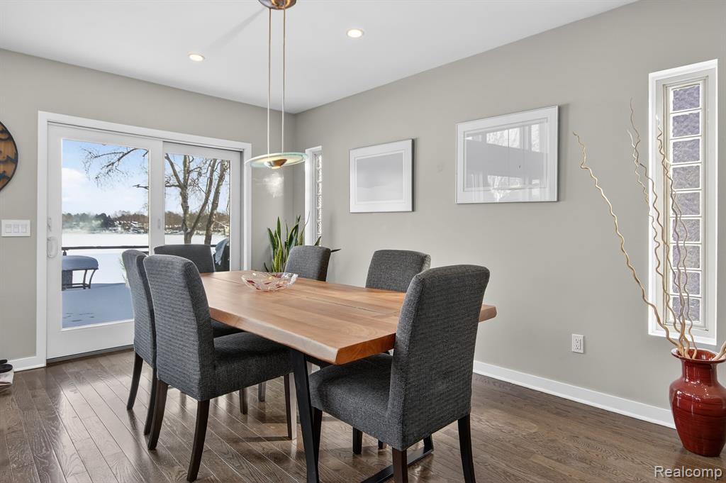 Dining area featuring dark wood-style floors and recessed lighting
