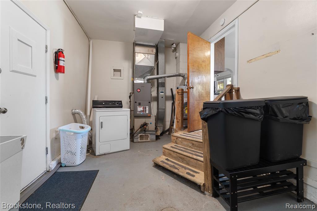 800 E BERNHARD Avenue, Hazel Park, MI 48030 — Photo 23