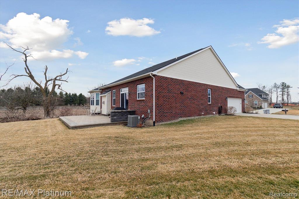 61082 SHAYA Boulevard, South Lyon, MI 48178 — Photo 48