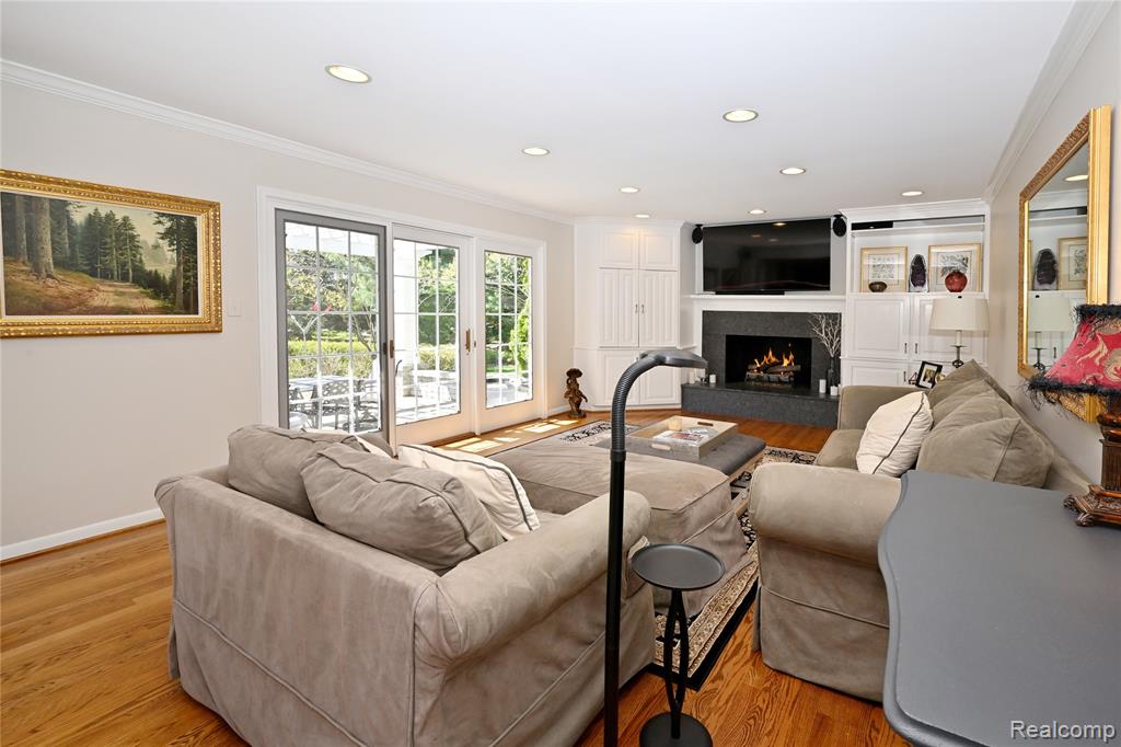 4655 Walnut Lake Road, Bloomfield Hills, MI 48301 — Photo 11