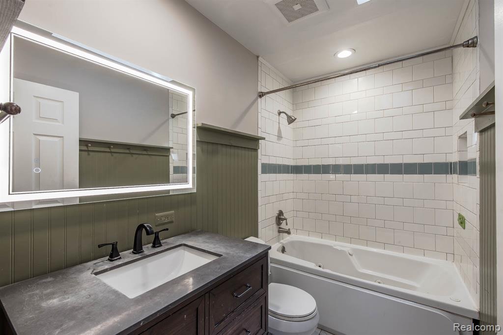 7709 Shelley Drive, Clarkston, MI 48348 — Photo 28