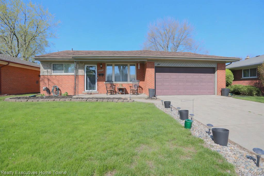 29847 Palomino Drive, Warren, MI 48093 — front exterior