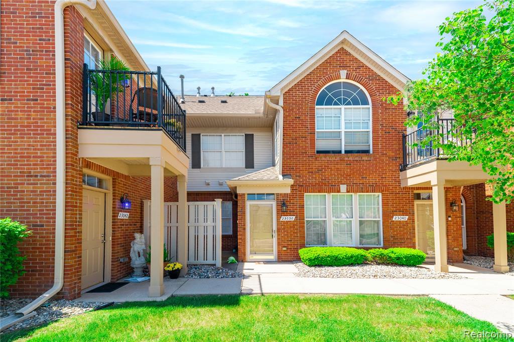 23030 Williamsburg Circle, 15, Woodhaven, MI 48183