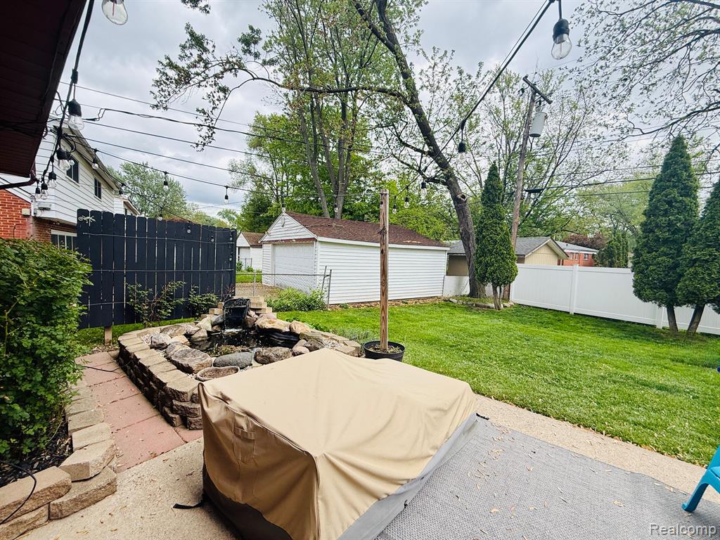 992 KEY WEST Drive, Clawson, MI — Photo 32
