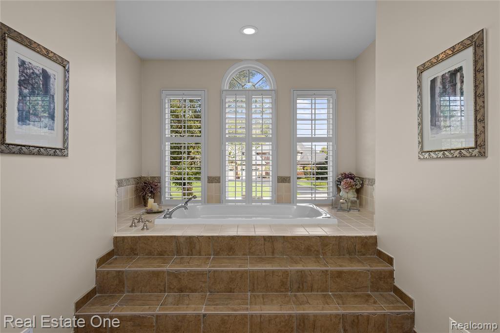 1937 Carsons Cove, Commerce Twp, MI 48390 — Photo 38