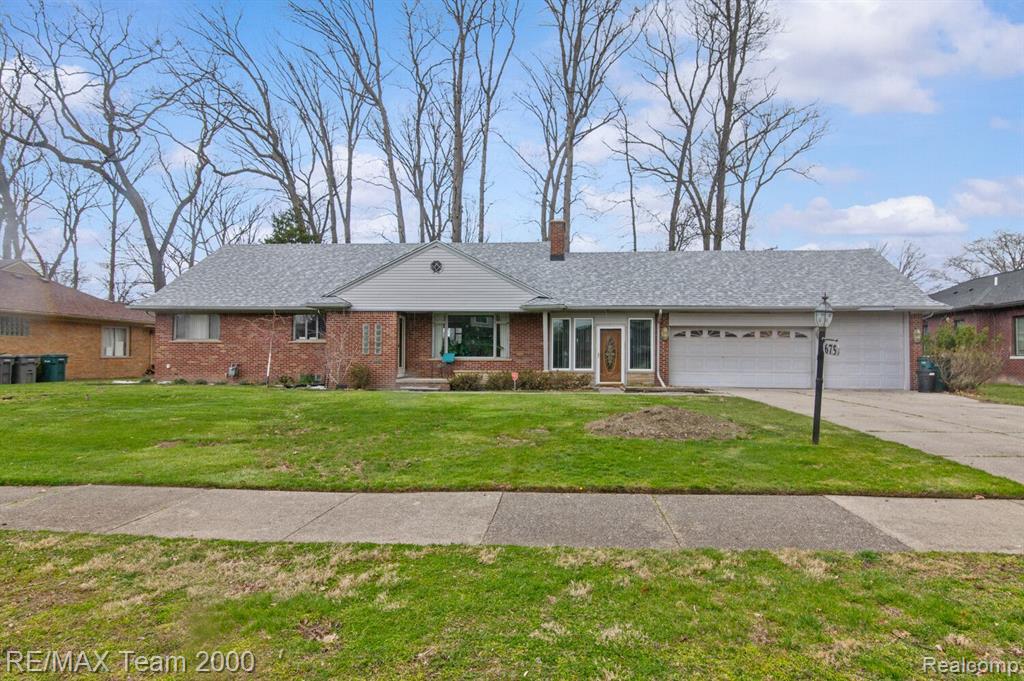 675 WOODCREST Drive, Dearborn, MI 48124 — Photo 2