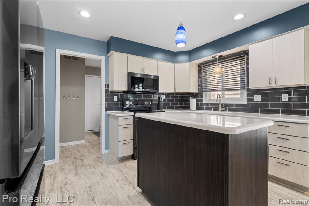 45317 Stonehedge Drive, Plymouth, MI 48170 — Photo 15