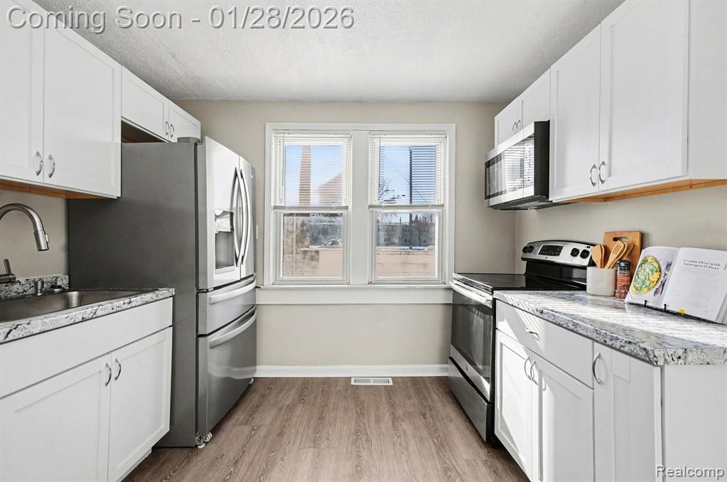 25034 Comfort, Center Line, MI 48015 — Photo 7