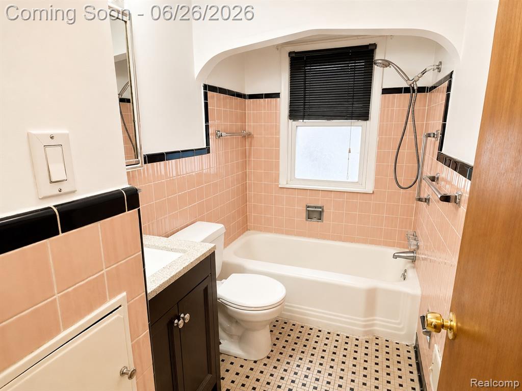 8056 Central, Center Line, MI 48015 — Photo 11