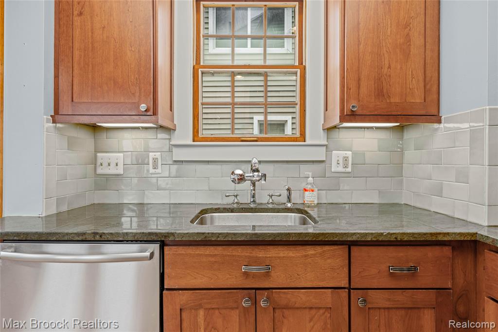6053 Yinger Avenue, Dearborn, MI 48126 — Photo 17