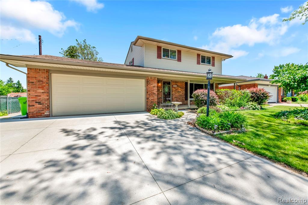 607 Ashburnham Street, Auburn Hills, MI 48326 — Photo 2