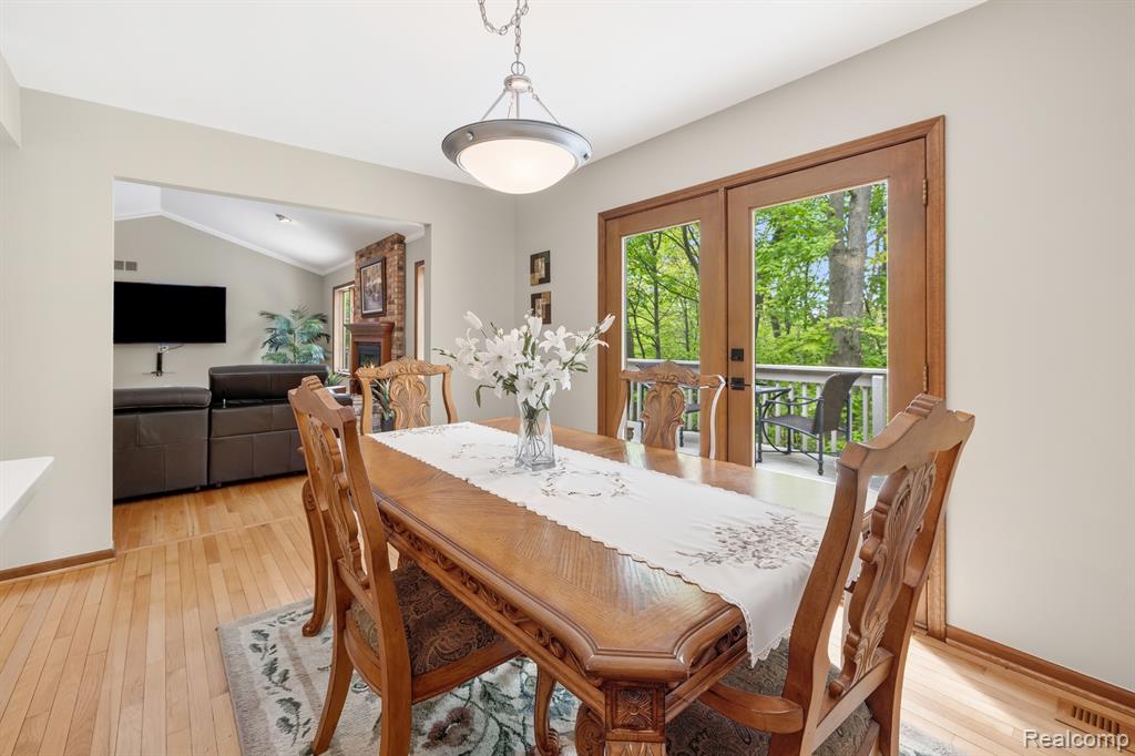2484 PINE HOLLOW Trail, Brighton, MI 48114 — Photo 10