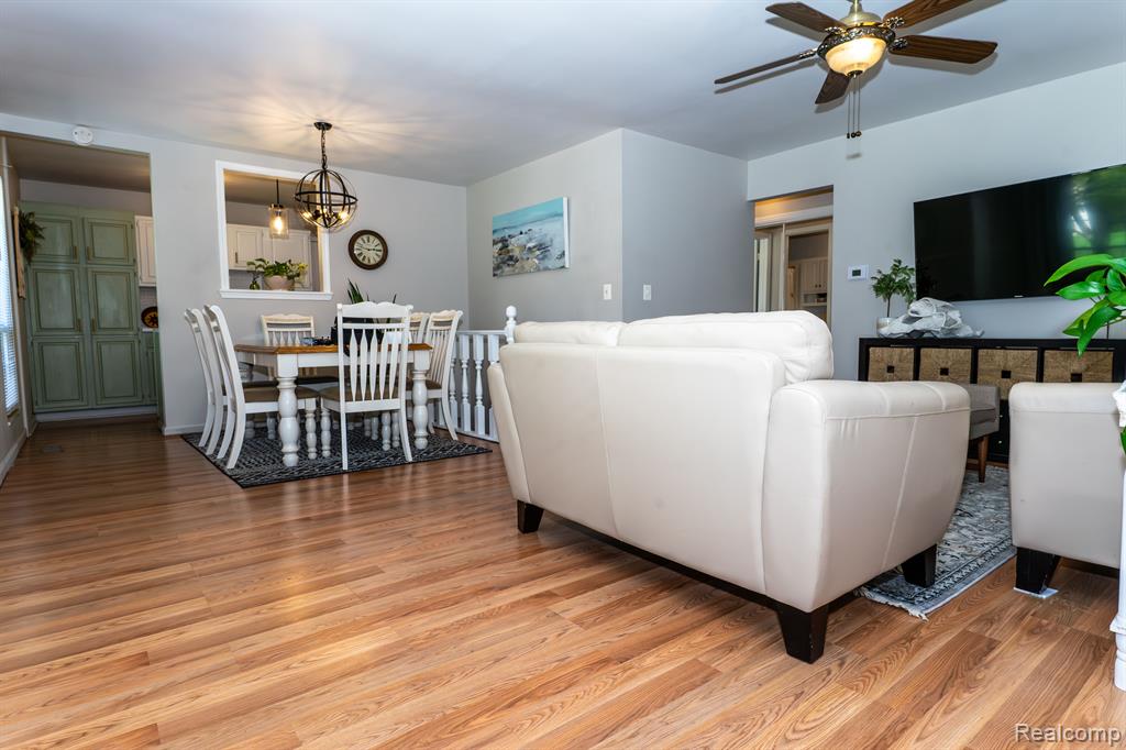 5221 HIGHLAND SHORE Drive, Flushing, MI 48433 — Photo 4