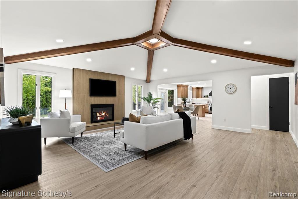 40526 Woodside Drive, Clinton Twp, MI 48038 — Photo 8