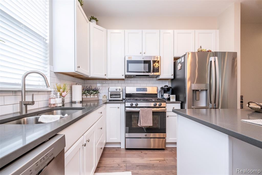 4580 Bradley Circle, 24, Troy, MI 48085 — Photo 9