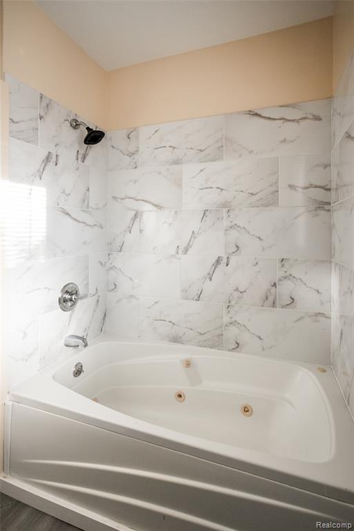19100 Kingsville Street, Harper Woods, MI 48225 — Photo 10