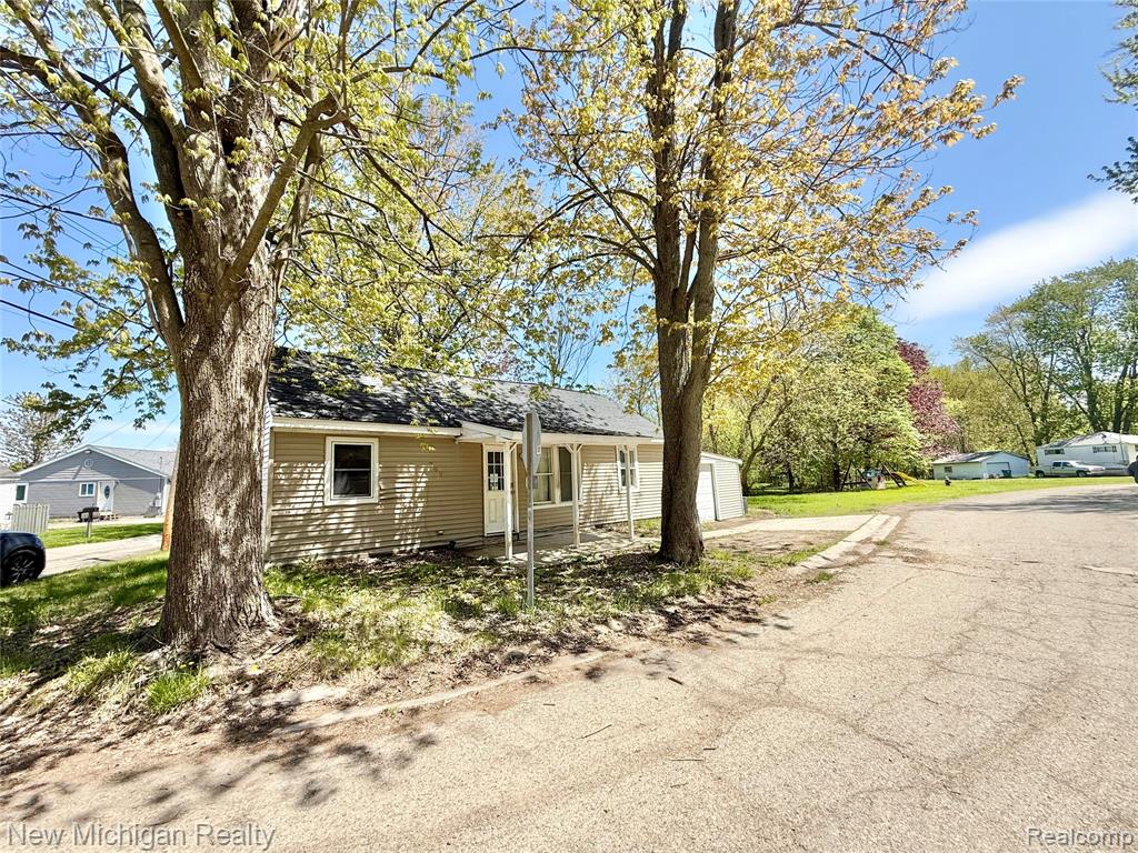 300 Georgia Drive, Lapeer, MI 48446