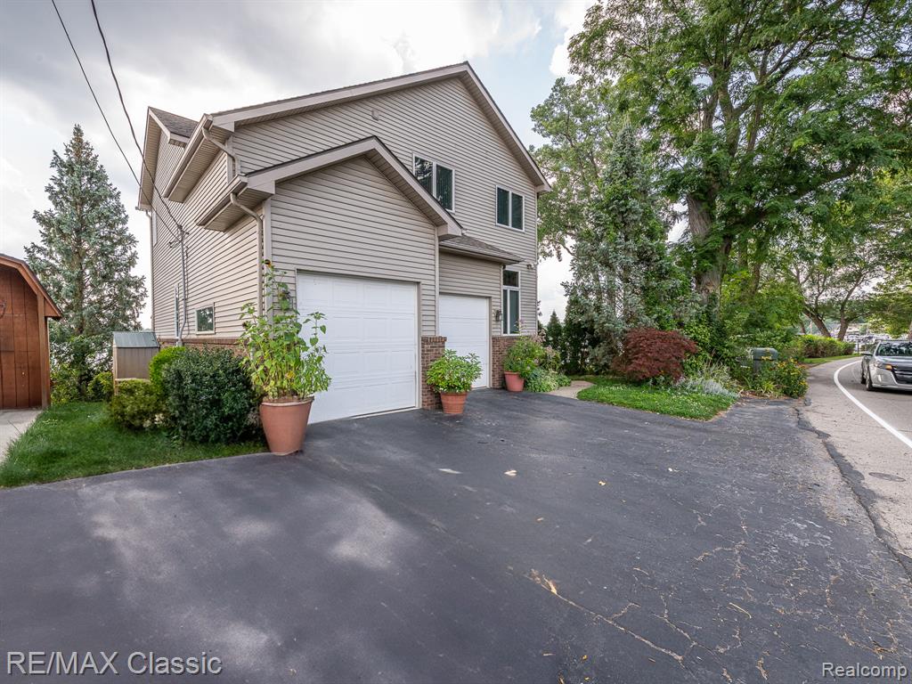 11540 E E Shore Drive, Whitmore Lake, MI 48189 — Photo 2