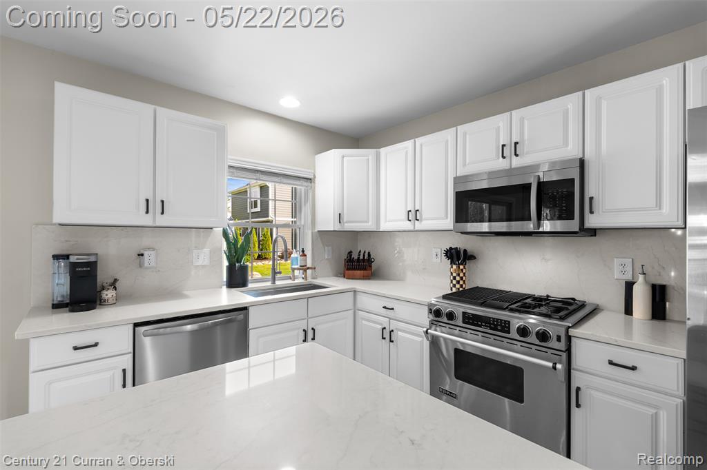 931 S Parkwood Drive, South Lyon, MI 48178 — Photo 18