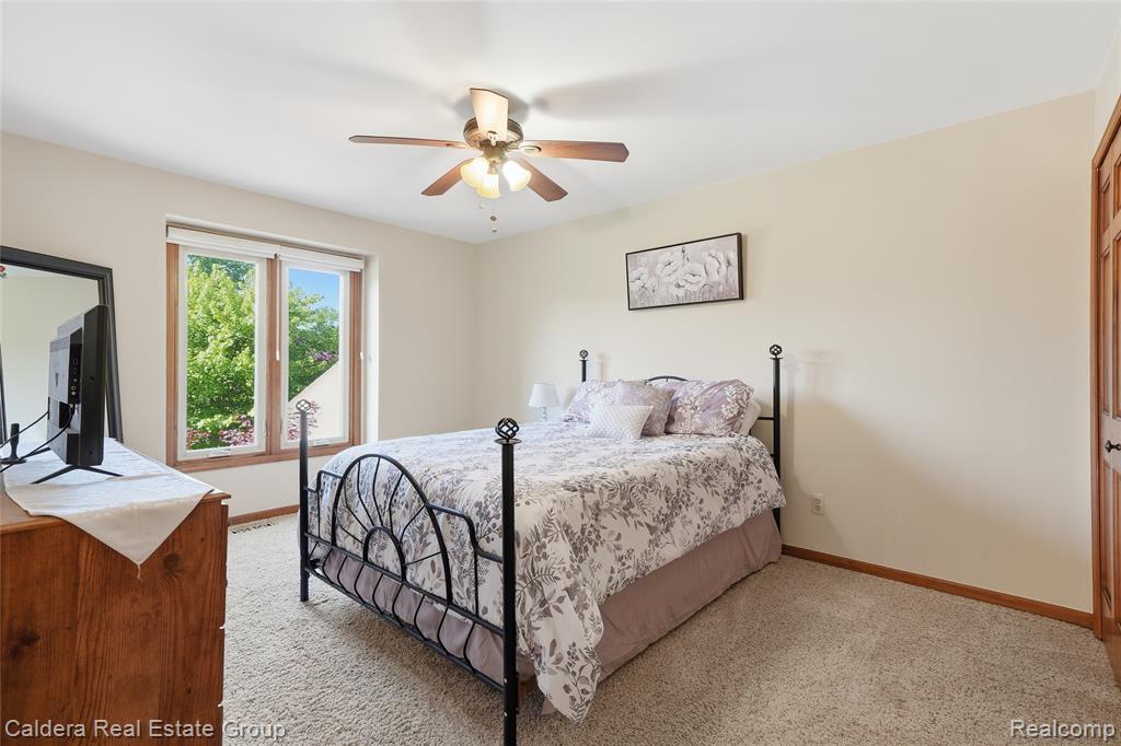 8915 Chestnut Run Drive, Utica, MI 48317 — Photo 41