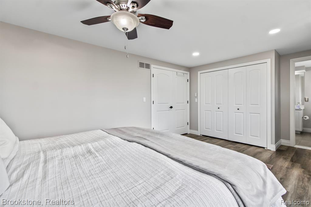 42838 FREEPORT Drive, Sterling Heights, MI 48313 — Photo 34
