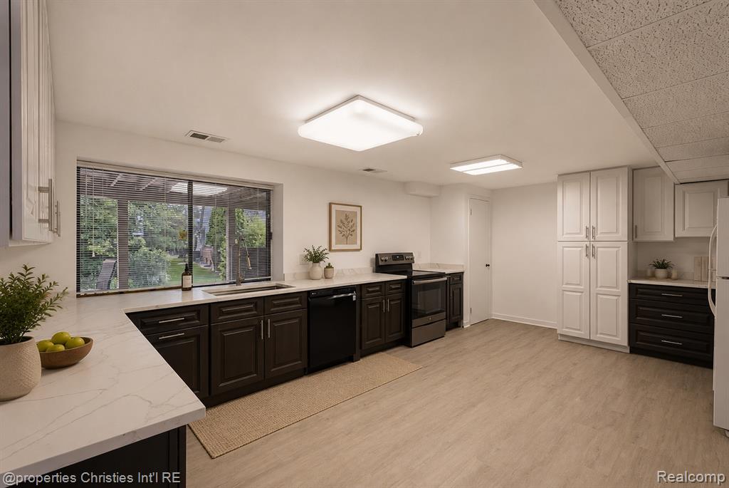4802 Panorama Circle, West Bloomfield, MI 48323 — Photo 33