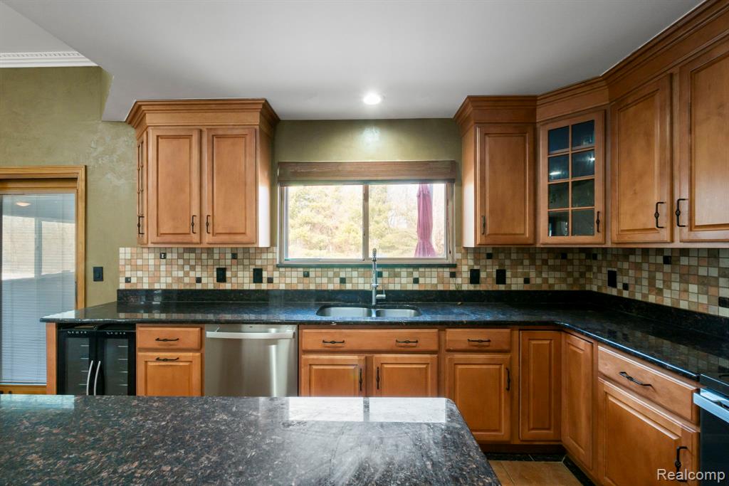 7956 Billingham Road, West Bloomfield, MI 48324 — Photo 16