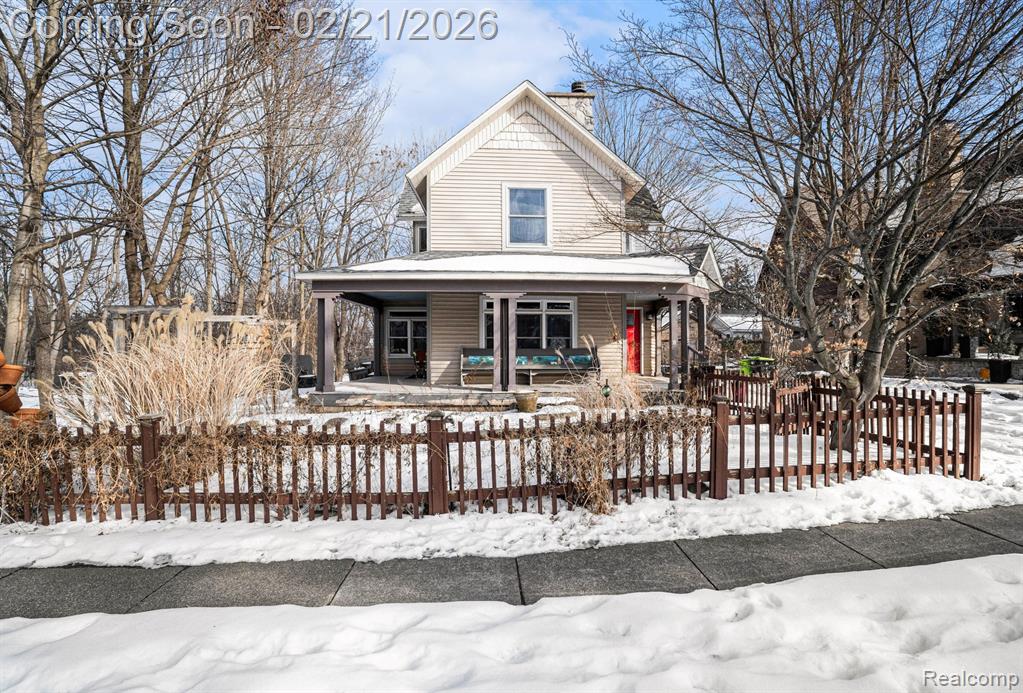 825 S Leroy Street, Fenton, MI 48430 — front exterior