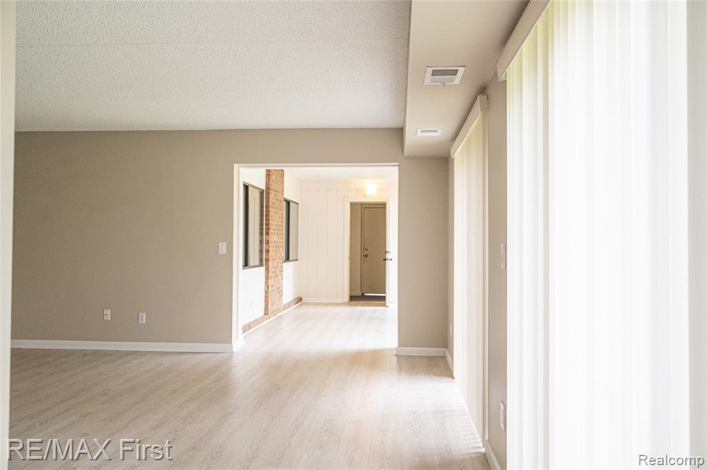 17865 University Park Drive, Livonia, MI 48152 — Photo 13