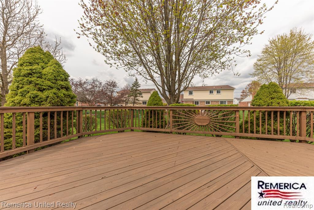 46206 LARCHMONT Drive, Canton, MI 48187 — Photo 48