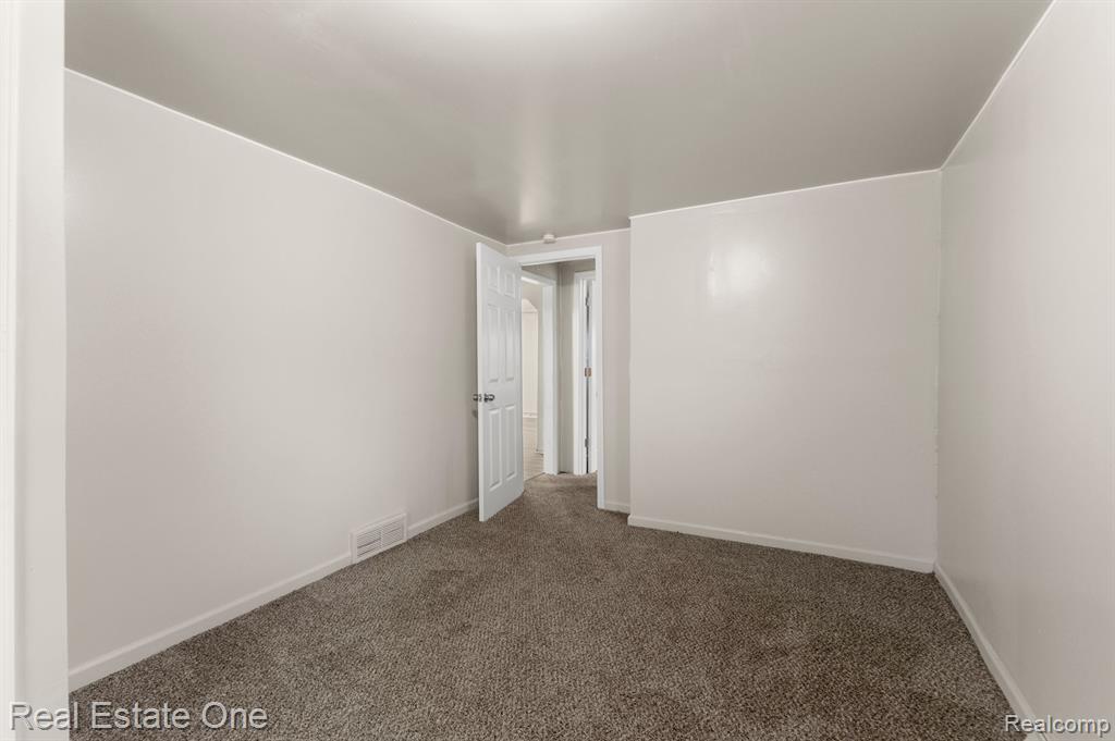 5121 CROISSANT Street, Dearborn Heights, MI 48125 — Photo 27
