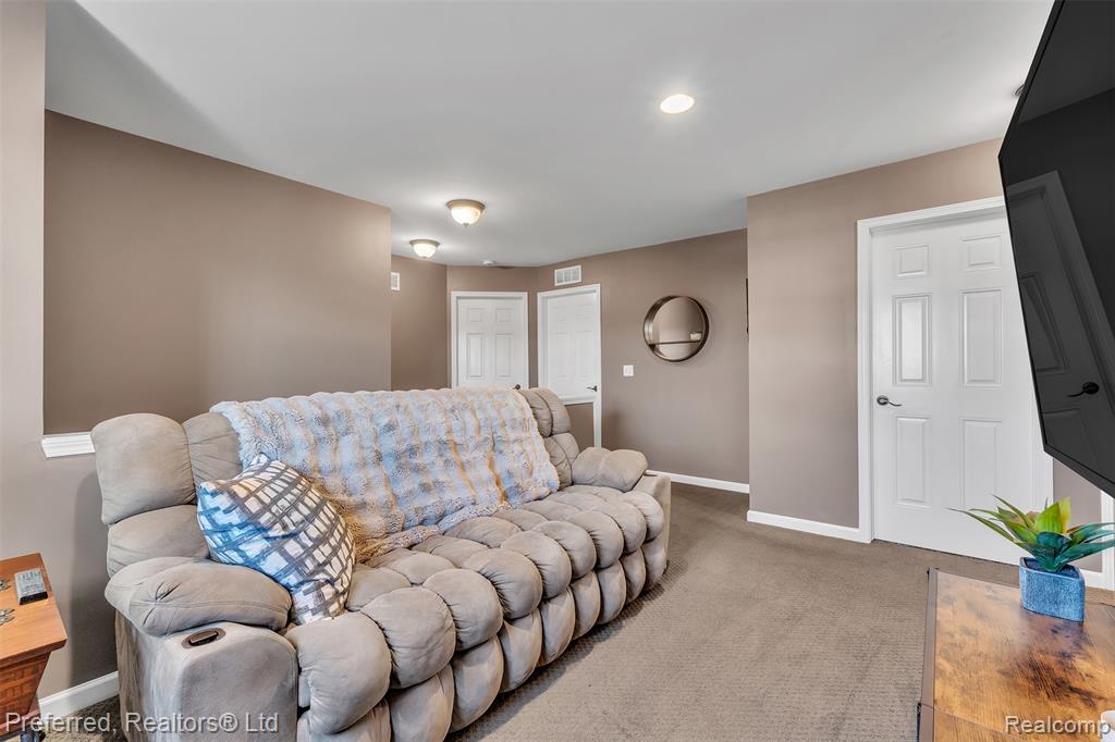 28430 Oakmonte Circle E, New Hudson, MI 48165 — Photo 35