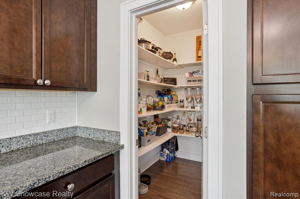 540 NAPA VALLEY Drive, Milford, MI 48381 — Photo 18