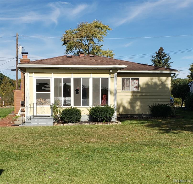 9560 Bluewater Drive, Pinckney, MI 48169 — front exterior