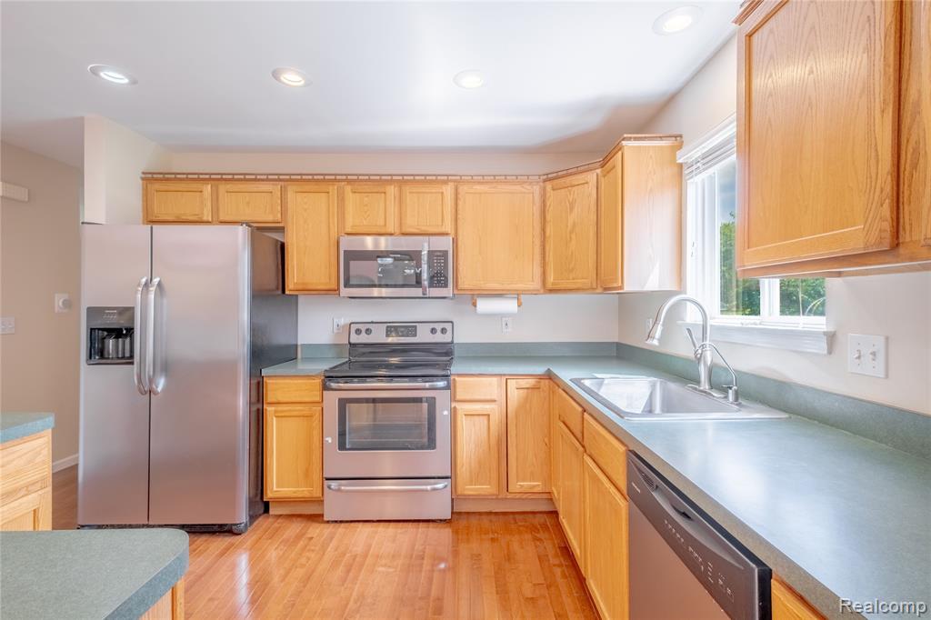 8454 Deer Field Drive, Davison, MI 48423 — Photo 11