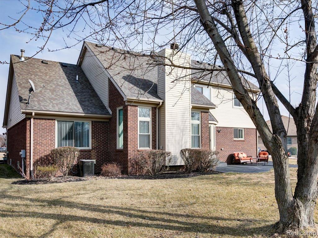 49275 SANTA ANITA Drive W, Chesterfield, MI 48047 — Photo 8