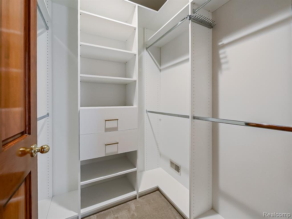 7364 Essex Drive, West Bloomfield, MI — Photo 16